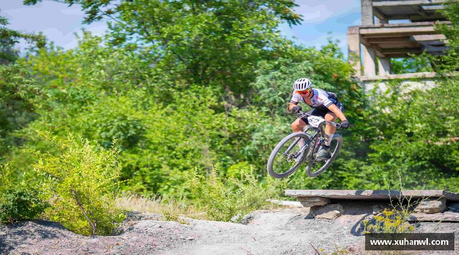 团结拼搏，共创辉煌